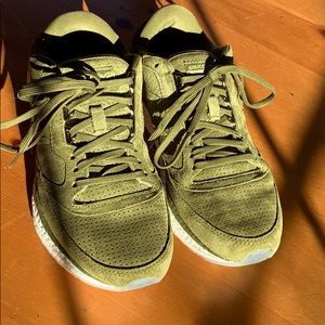 NWOT Saucony Overun treking shoes - khaki